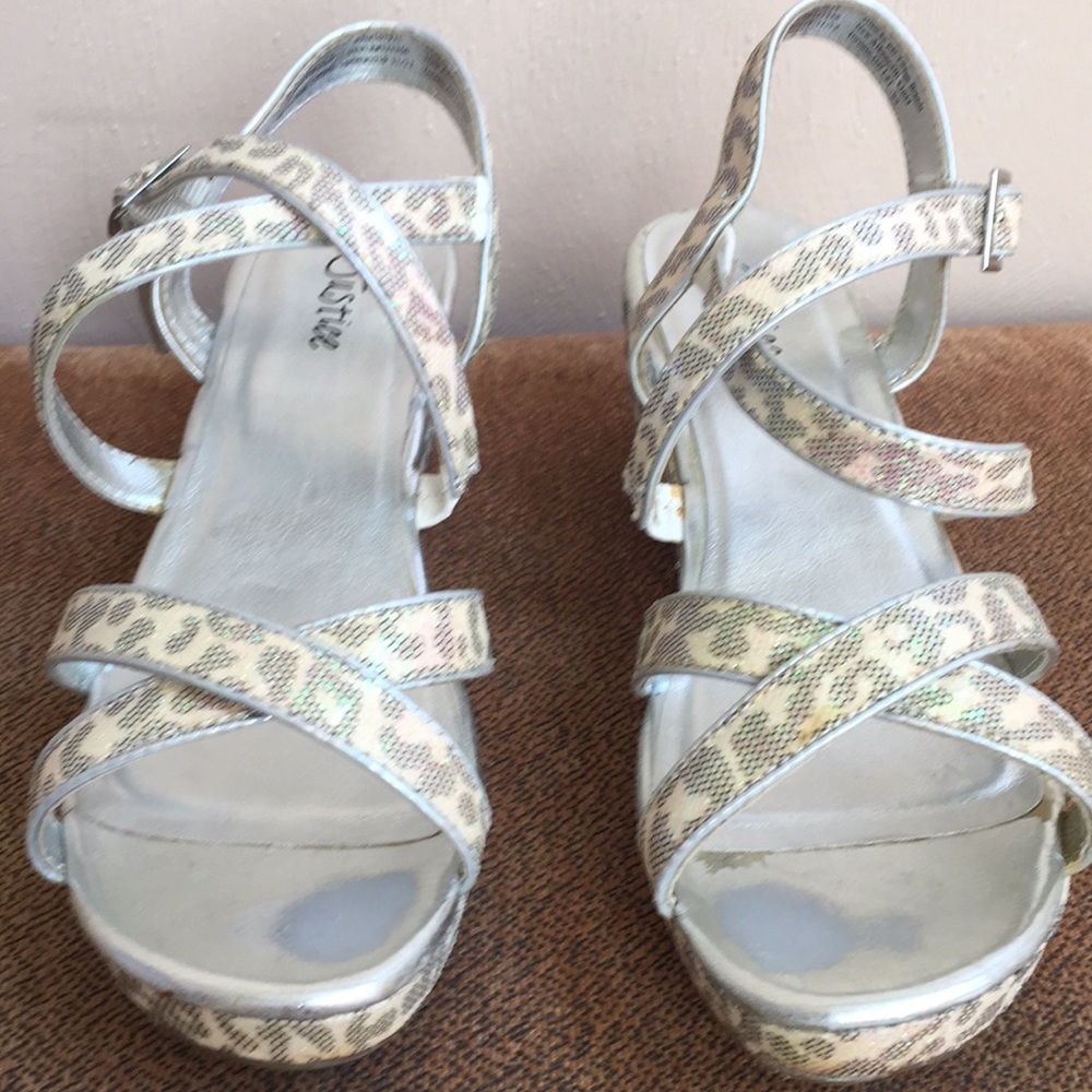 Justice Wedge Sandals - Picture 3 of 8